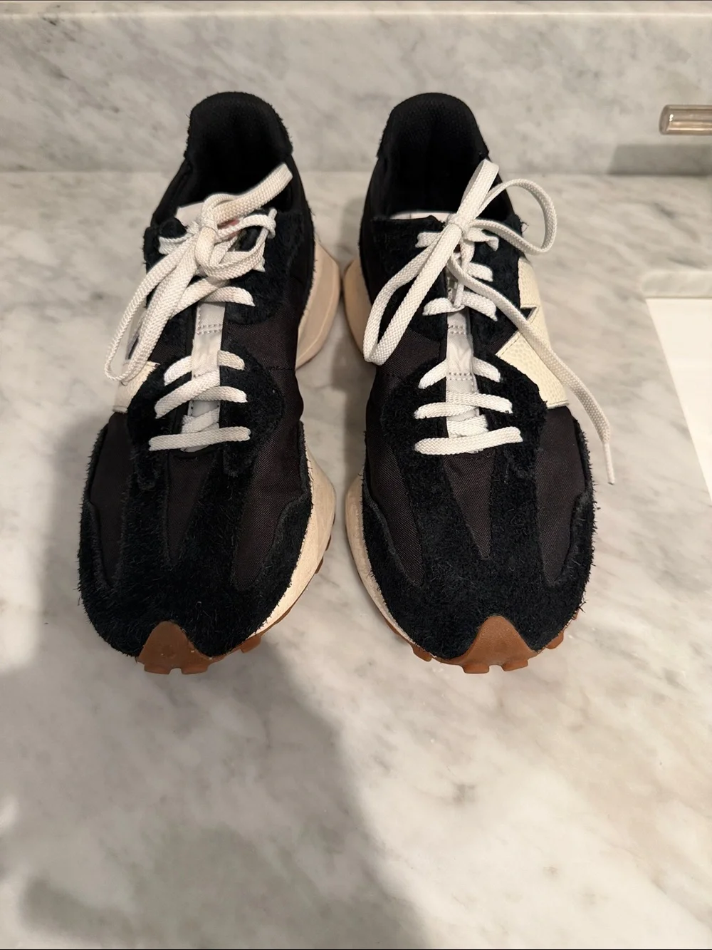 New Balance 327 Women’s 9 - Picture 1 of 15